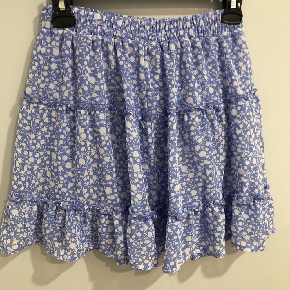 Sienna Sky Women's M Blue/White Floral Tiered Ruffle Mini Skirt Rayon - Picture 3 of 7
